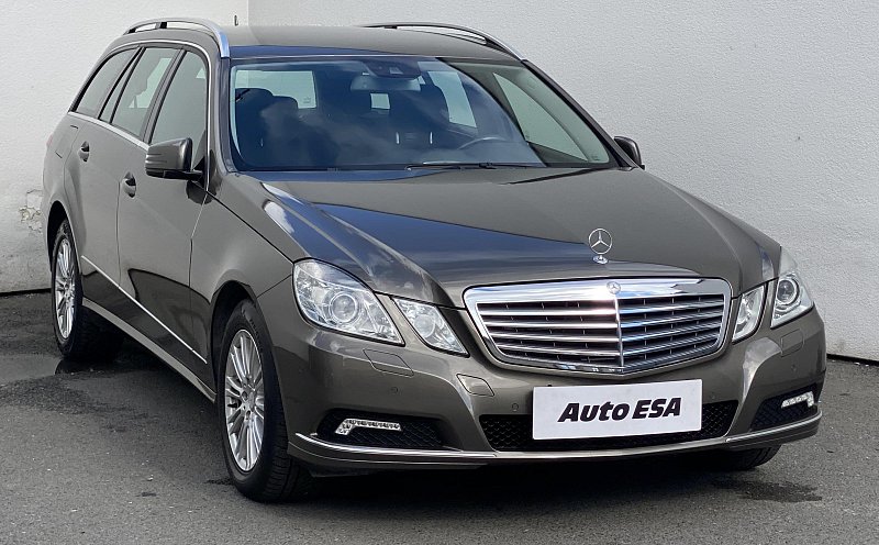 Mercedes-Benz Třída E 3.5 CGi Elegance E350