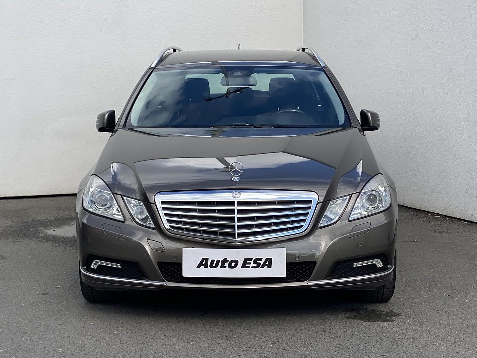 Mercedes-Benz Třída E 3.5 CGi Elegance E350
