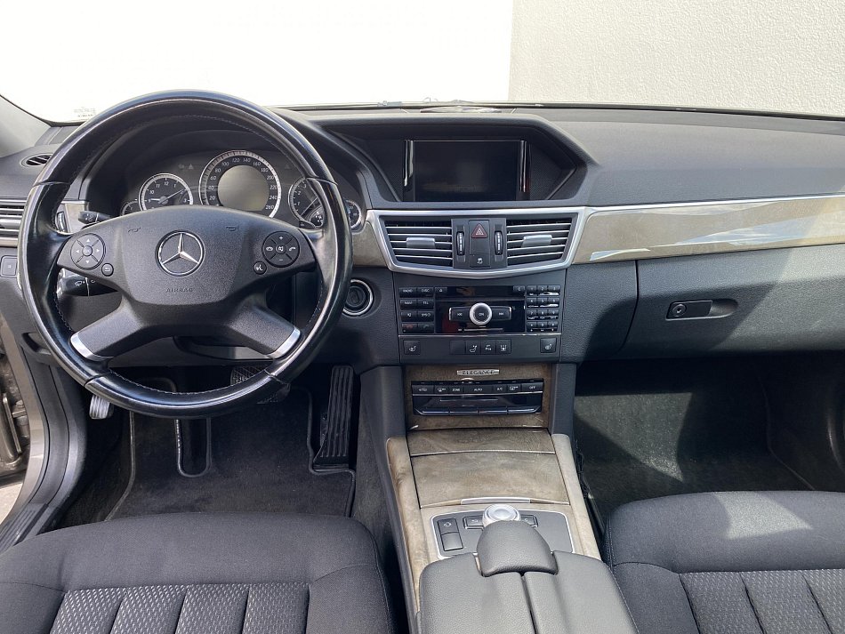 Mercedes-Benz Třída E 3.5 CGi Elegance E350
