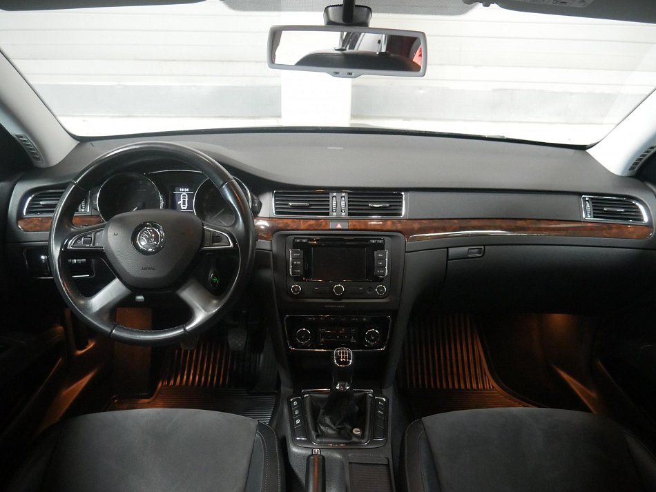 Škoda Superb II 2.0 TDi Style