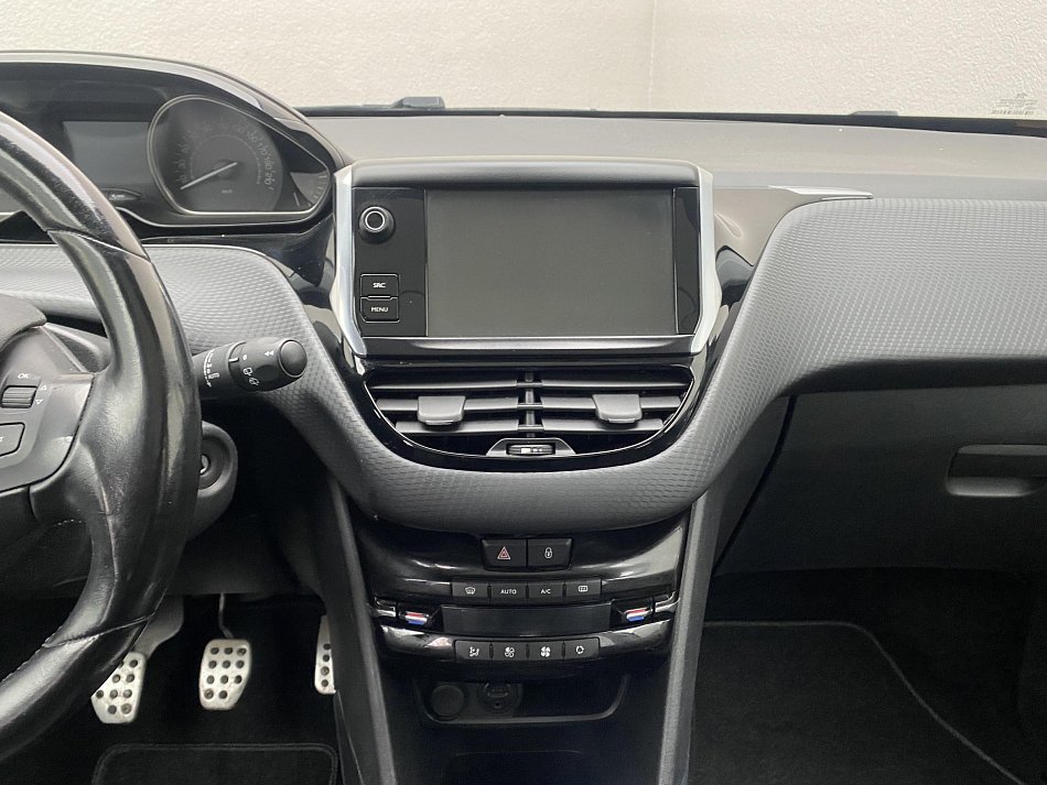 Peugeot 2008 1.6 HDi Féline Titane