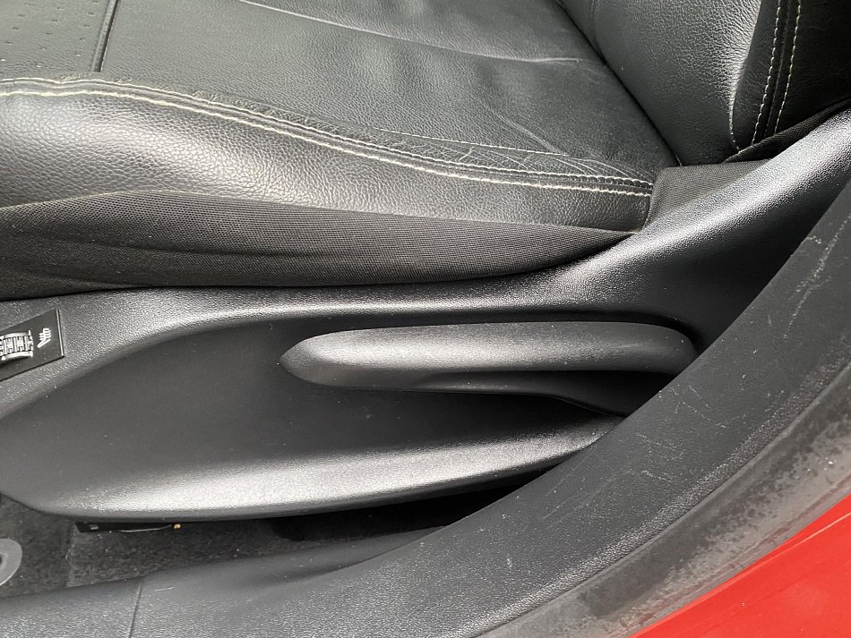 Peugeot 2008 1.6 HDi Féline Titane