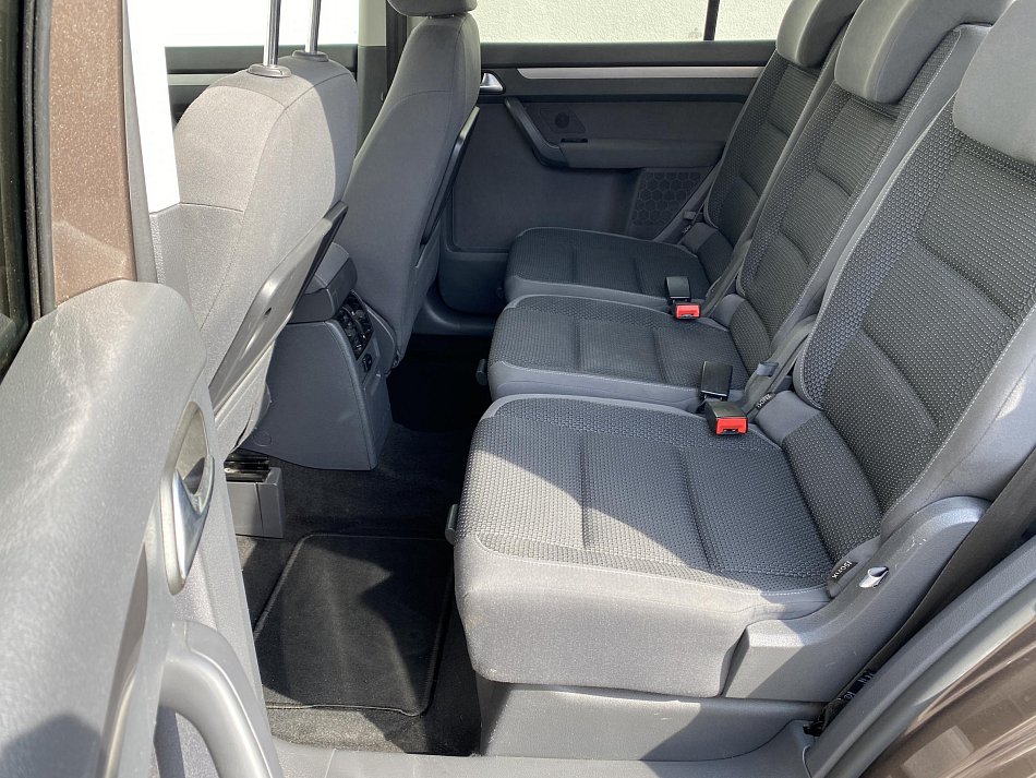 Volkswagen Touran 2.0 TDi Comfort 7míst