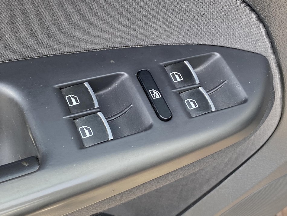 Volkswagen Touran 2.0 TDi Comfort 7míst
