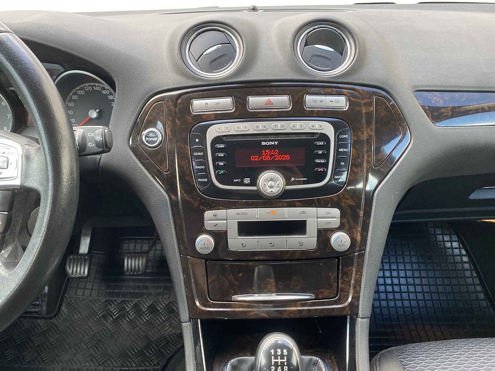 Ford Mondeo 2.0 i Ghia
