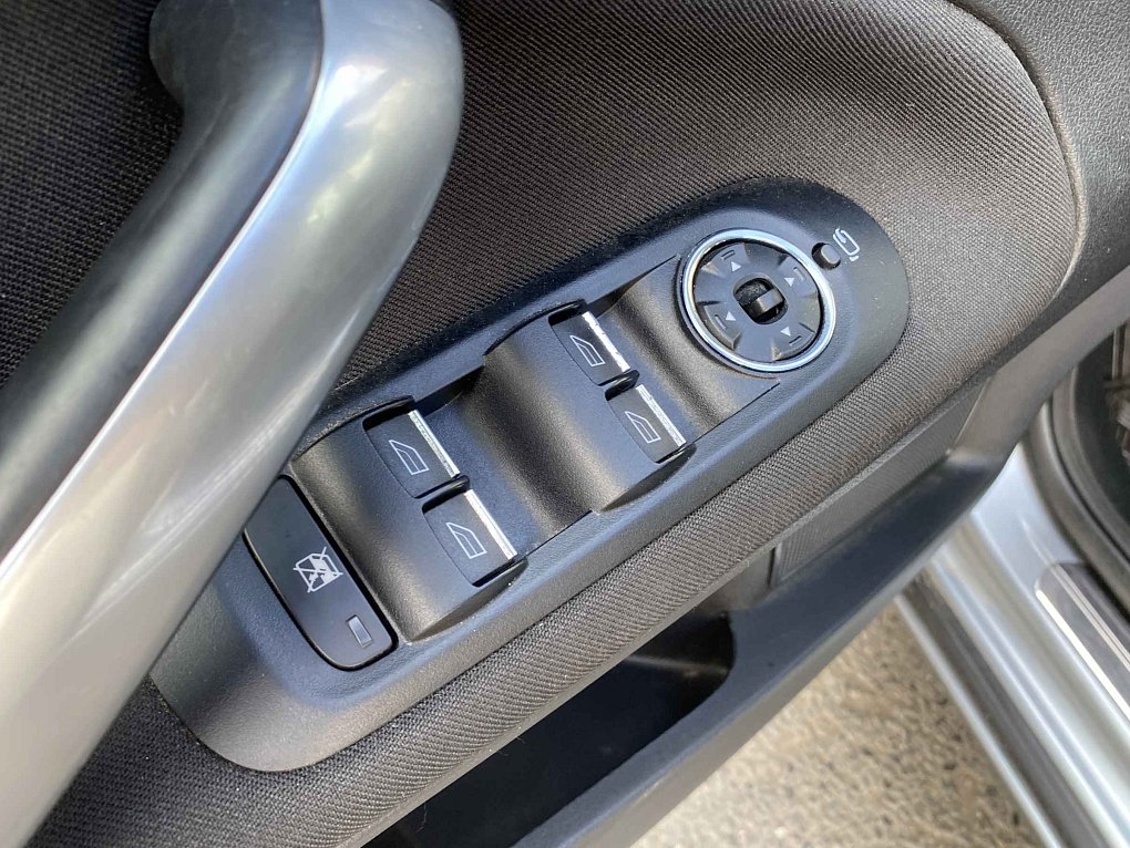 Ford Mondeo 2.0 i Ghia