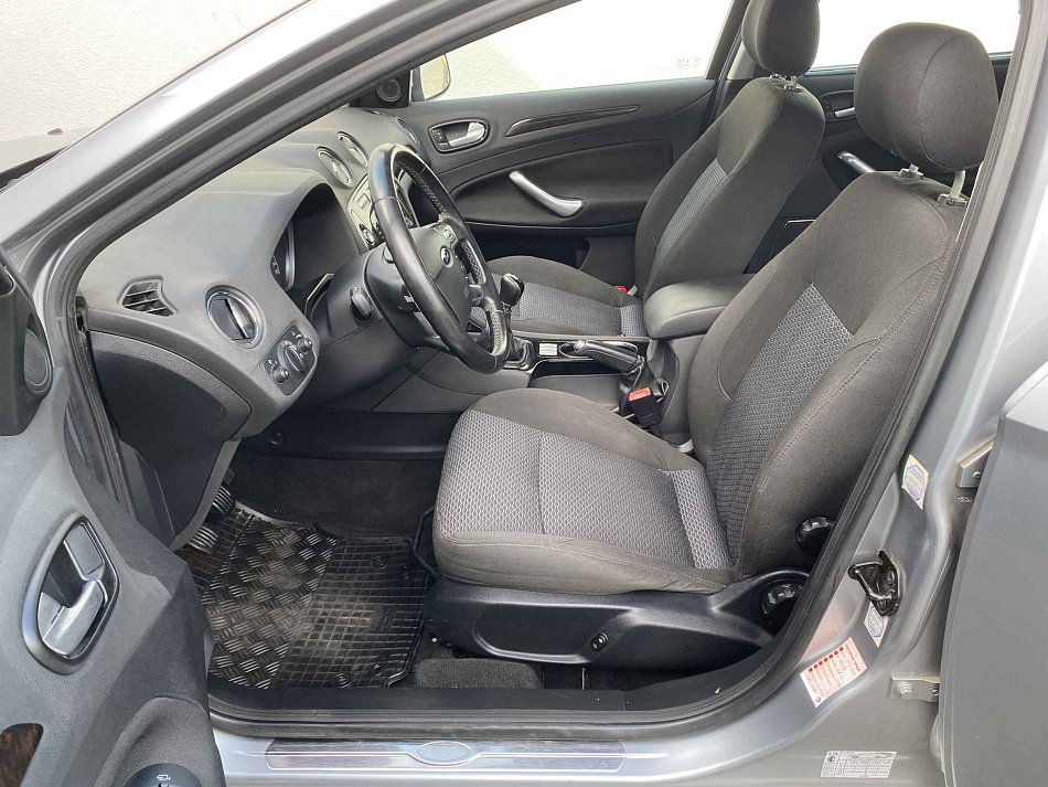 Ford Mondeo 2.0 i Ghia