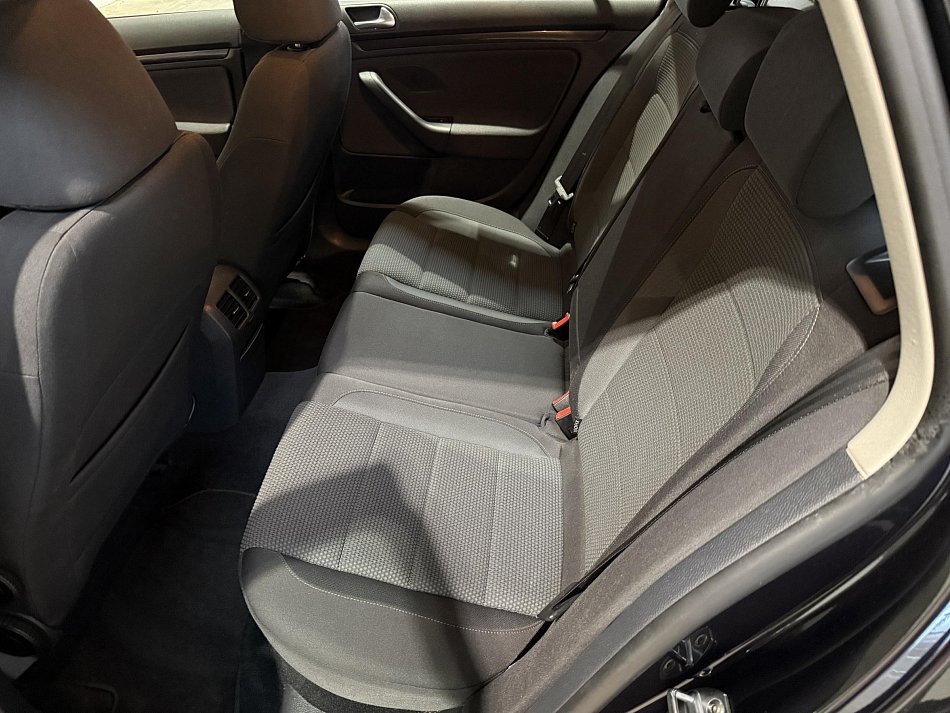 Volkswagen Golf 1.6 TDi 