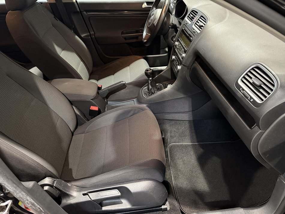 Volkswagen Golf 1.6 TDi 