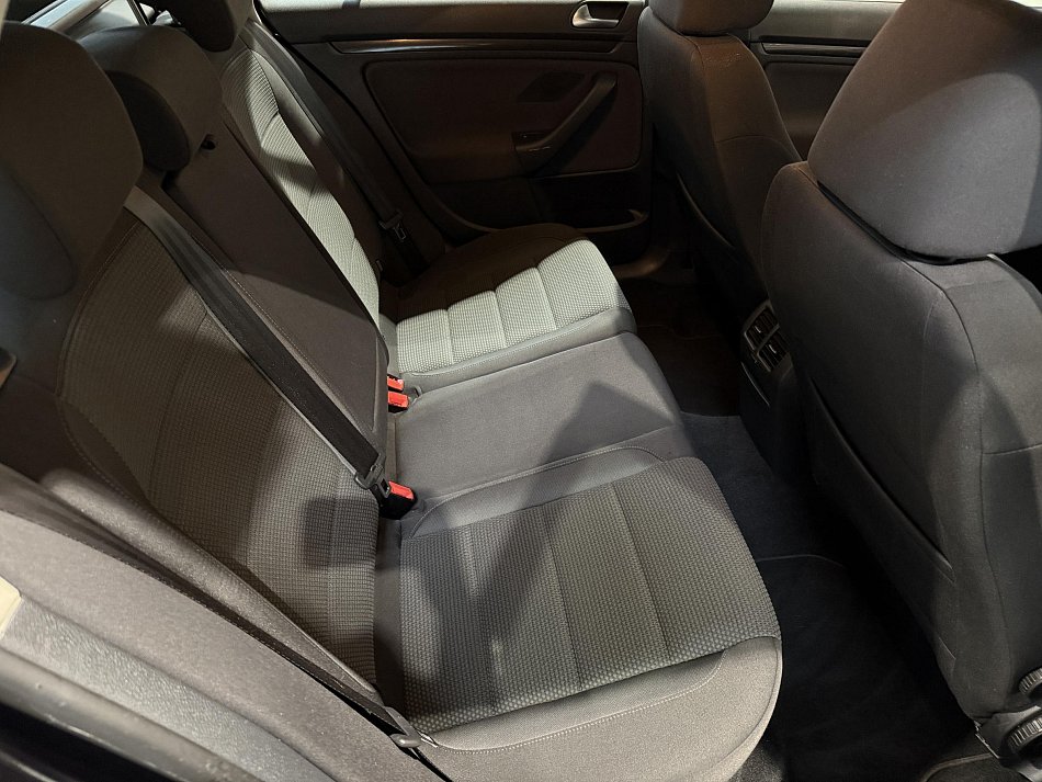Volkswagen Golf 1.6 TDi 