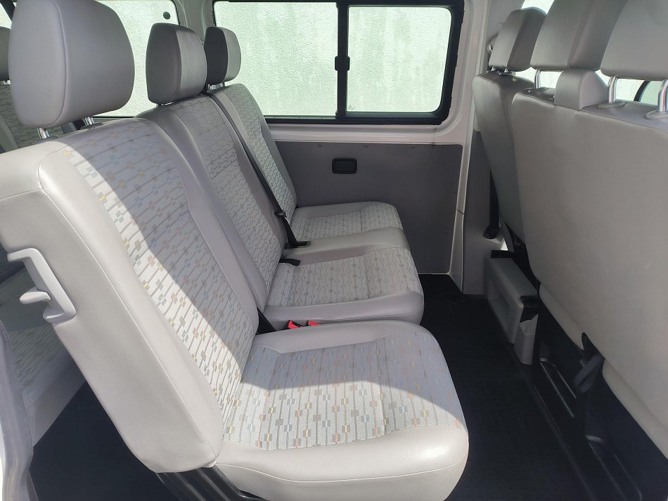 Volkswagen Transporter 2.0TDi  9míst