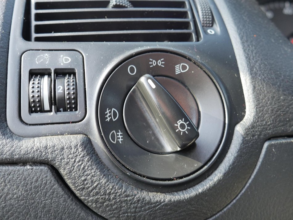 Volkswagen Golf 1.6 i 