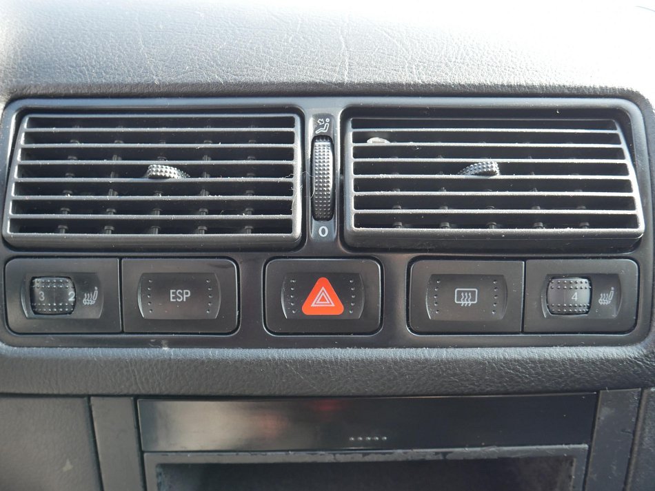 Volkswagen Golf 1.6 i 