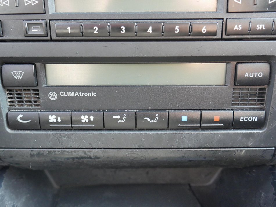 Volkswagen Golf 1.6 i 