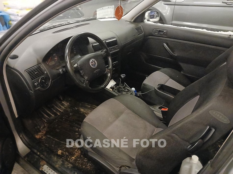 Volkswagen Golf 1.6 i 