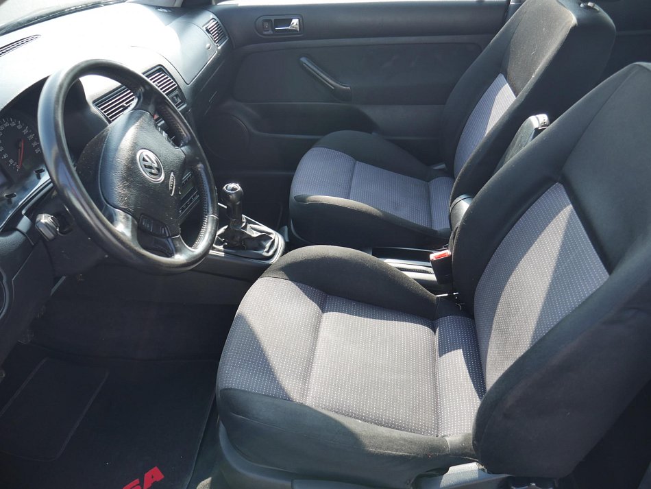 Volkswagen Golf 1.6 i 