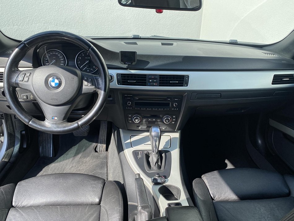 BMW Řada 3 3.0i  330i