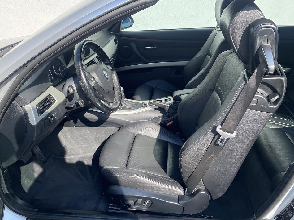 BMW Řada 3 3.0i  330i