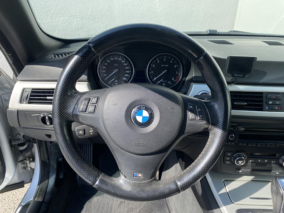 BMW Řada 3 3.0i  330i