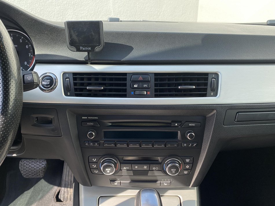 BMW Řada 3 3.0i  330i