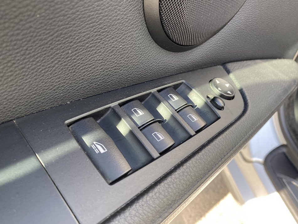 BMW Řada 3 3.0i  330i