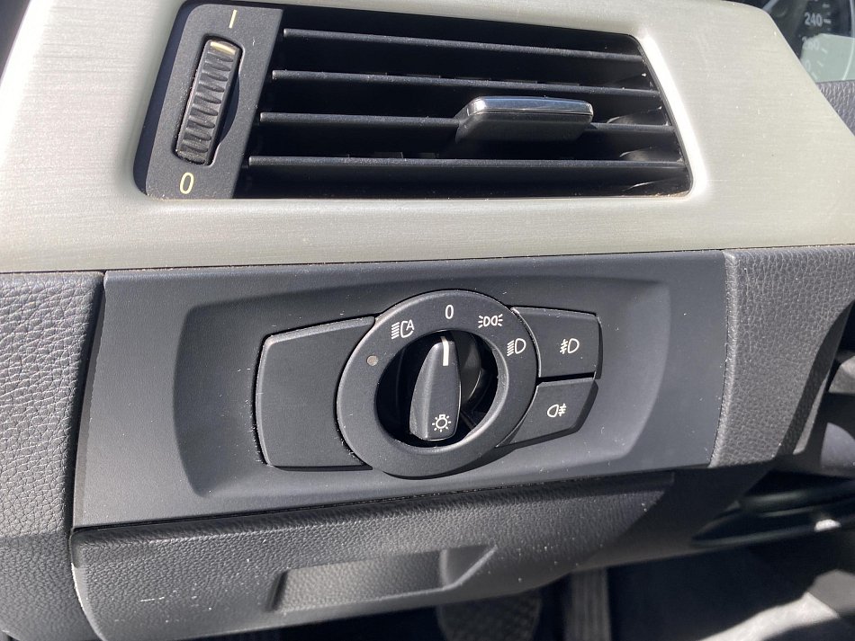 BMW Řada 3 3.0i  330i