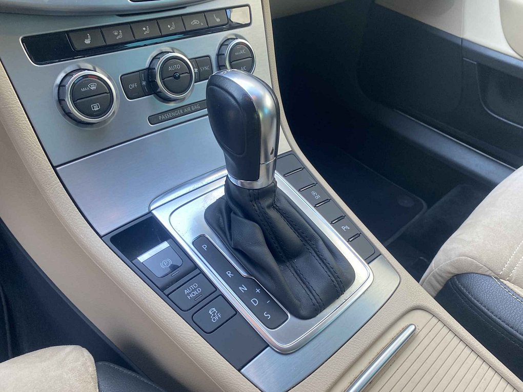 Volkswagen Passat CC 2.0 TDi 
