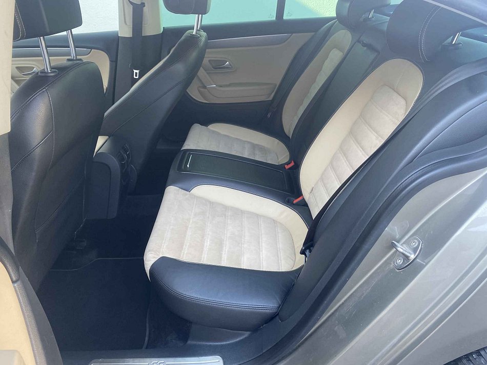 Volkswagen Passat CC 2.0 TDi 