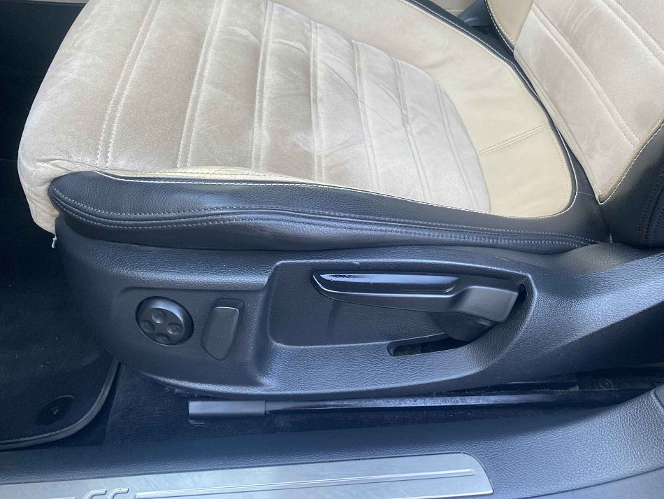 Volkswagen Passat CC 2.0 TDi 