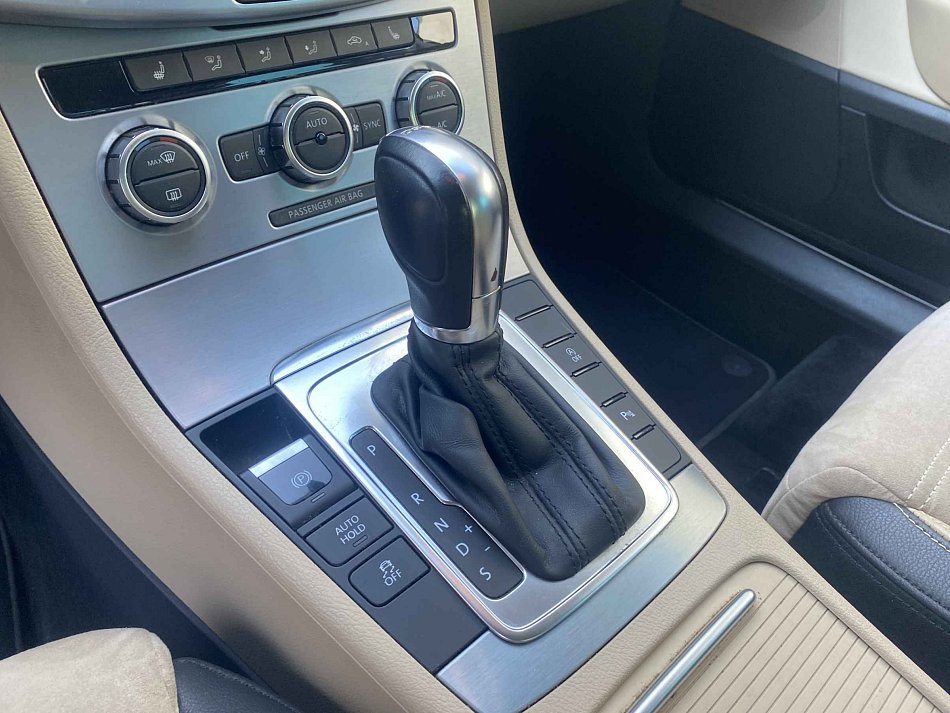 Volkswagen Passat CC 2.0 TDi 
