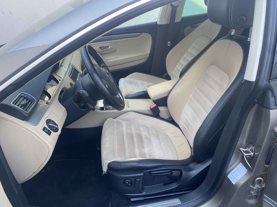 Volkswagen Passat CC 2.0 TDi 