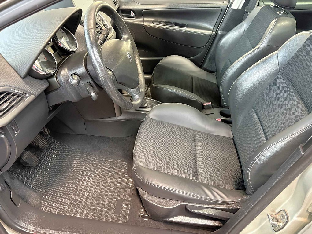 Peugeot 207 1.6i 