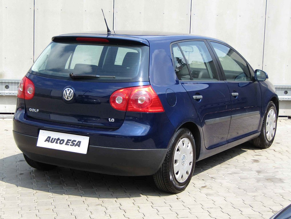 Volkswagen Golf 1.6 MPi 