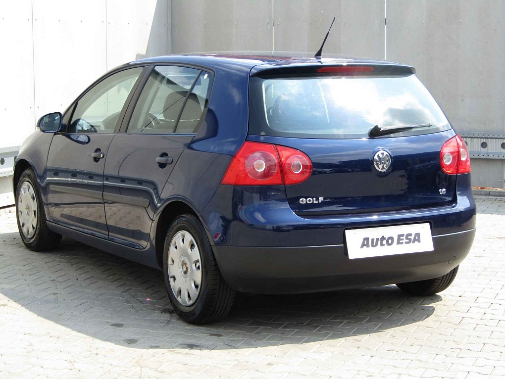Volkswagen Golf 1.6 MPi 