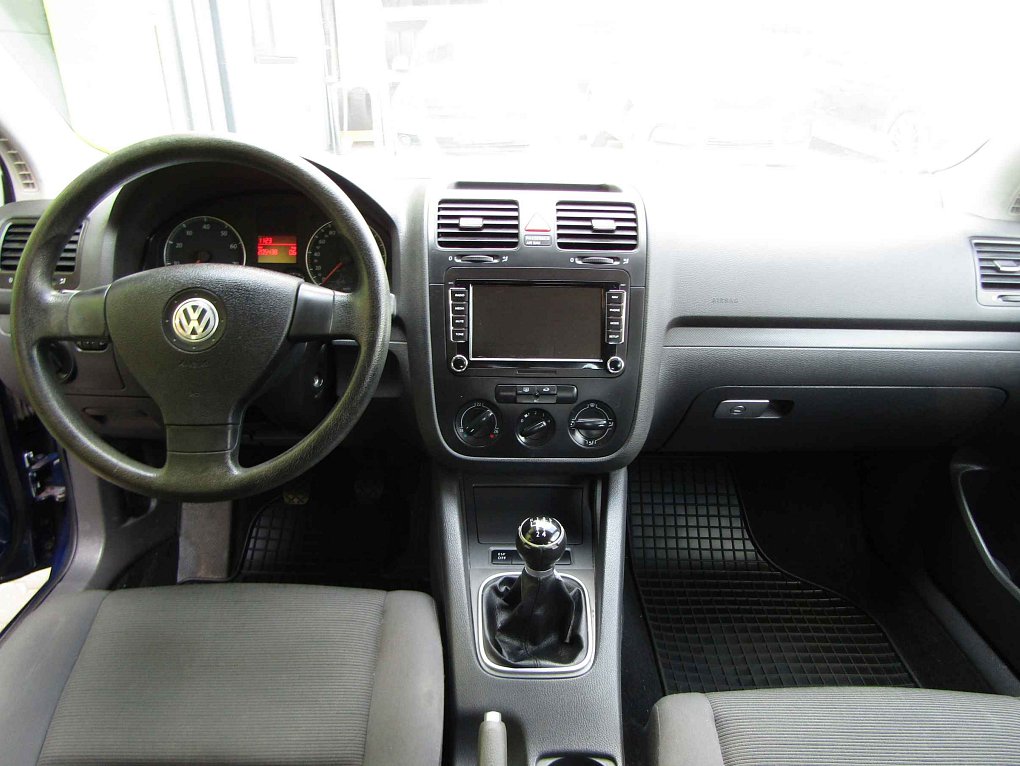 Volkswagen Golf 1.6 MPi 