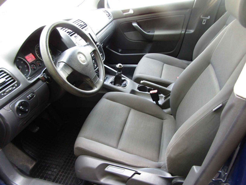Volkswagen Golf 1.6 MPi 