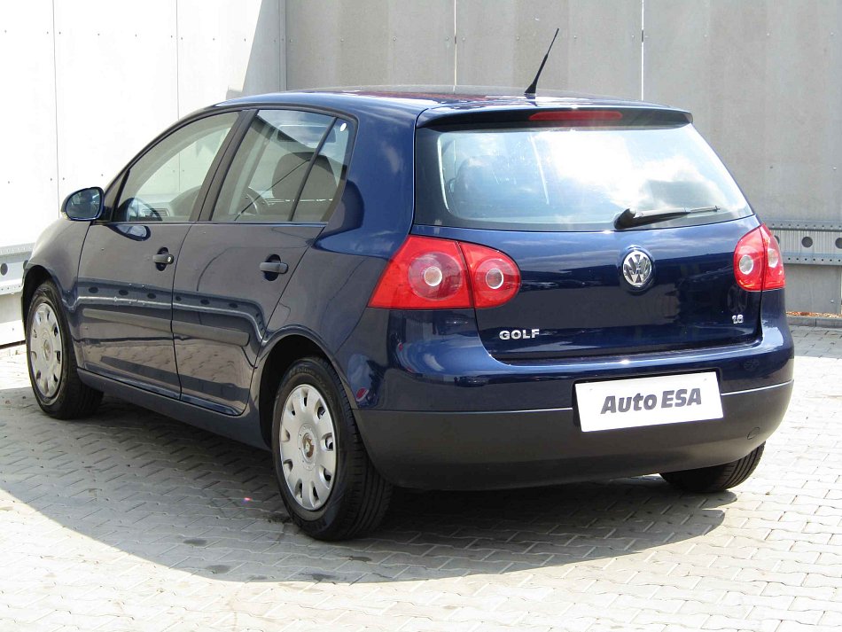 Volkswagen Golf 1.6 MPi 