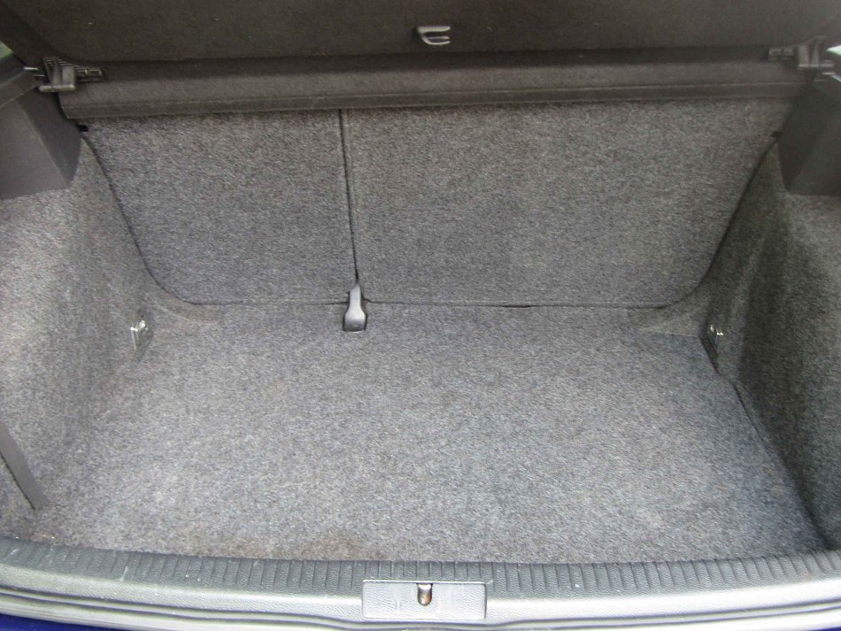 Volkswagen Golf 1.6 MPi 