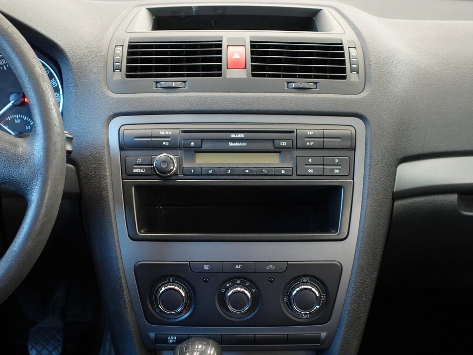 Škoda Octavia II 1.6 i Tour