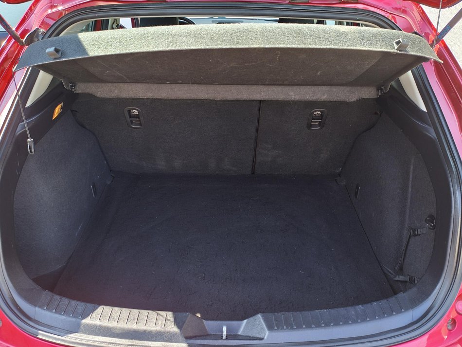 Mazda 3 1.5i 