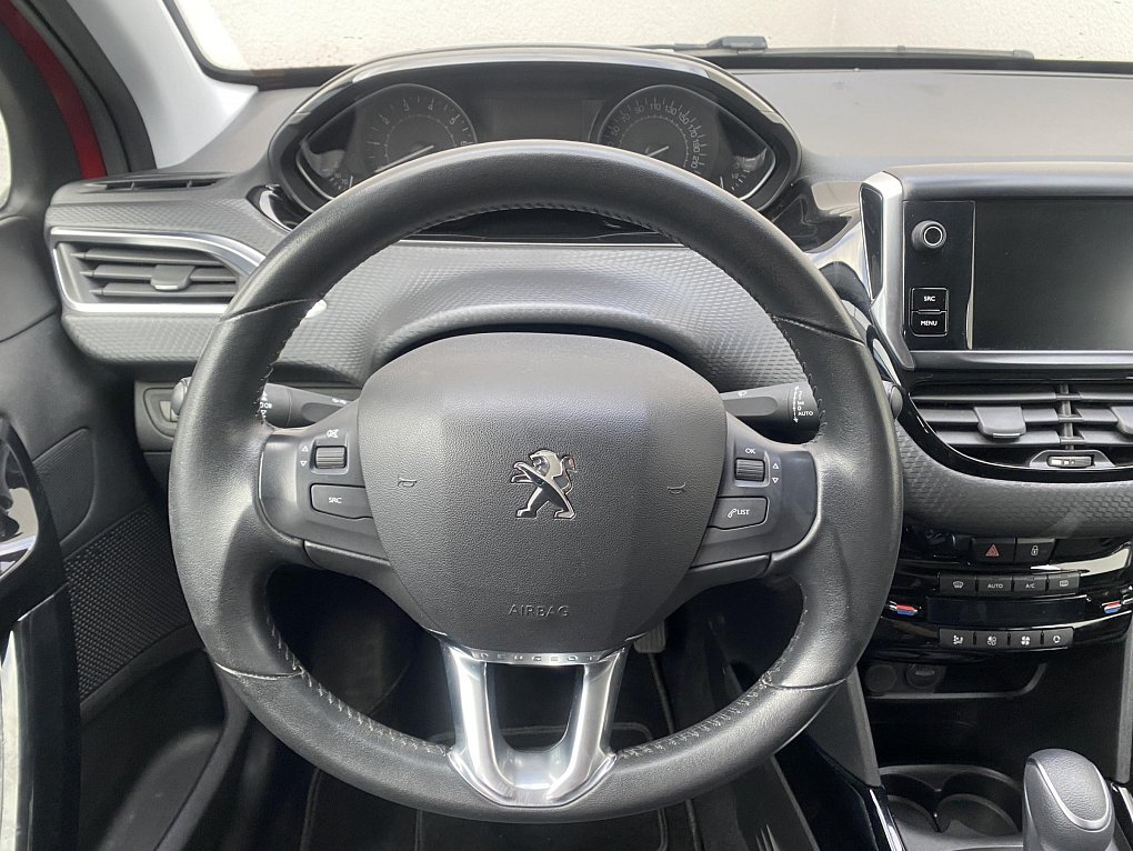 Peugeot 2008 1.2 PT Signature