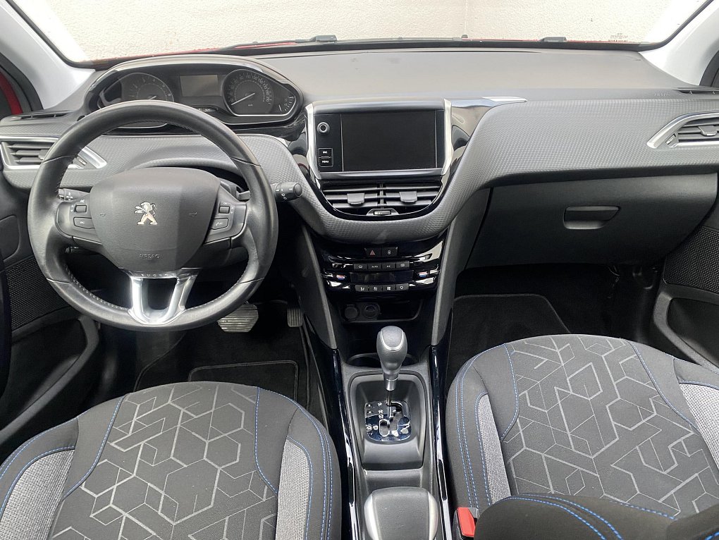 Peugeot 2008 1.2 PT Signature