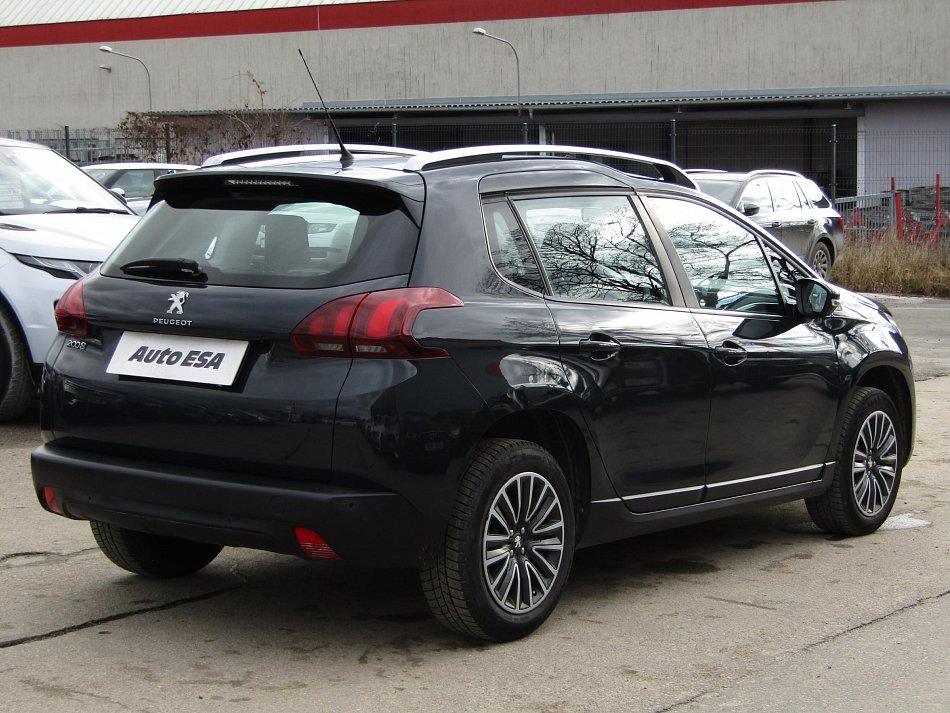 Peugeot 2008 1.2i 