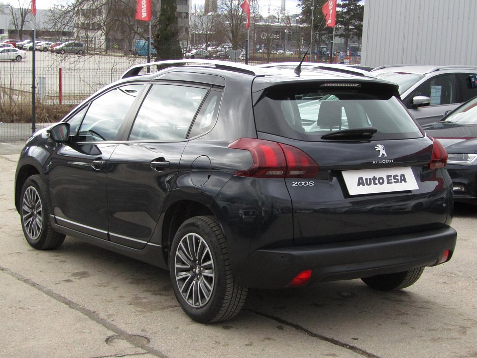Peugeot 2008 1.2i 