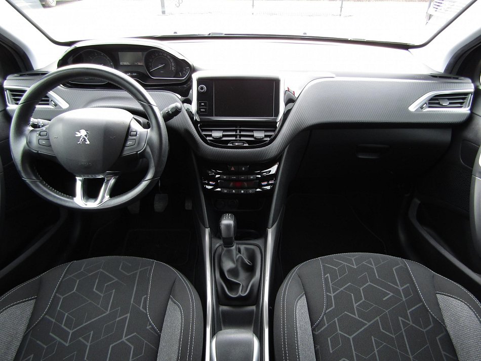 Peugeot 2008 1.2i 