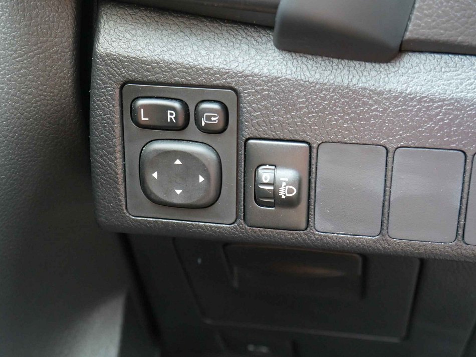 Toyota Auris 1.6 VVT-i Active