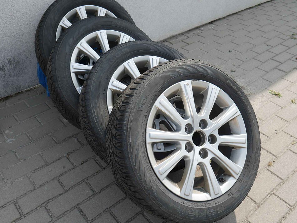 Toyota Auris 1.6 VVT-i Active