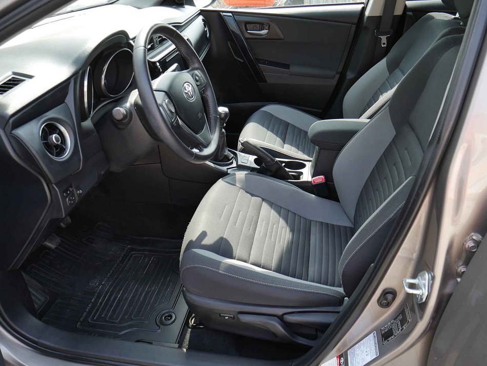 Toyota Auris 1.6 VVT-i Active