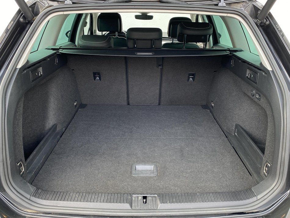 Volkswagen Passat 2.0 TDi Elegance