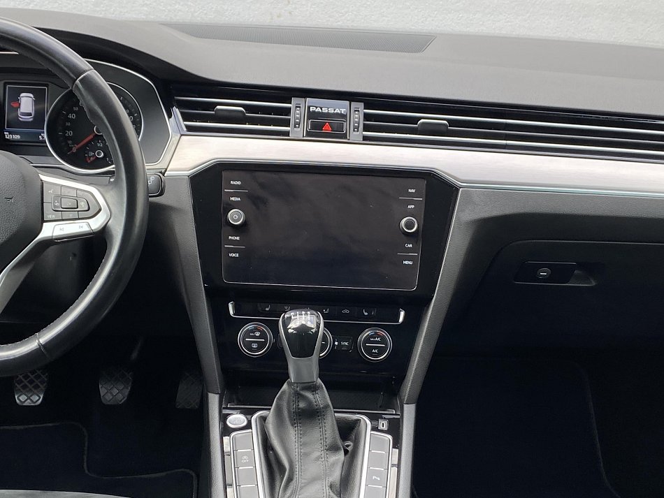 Volkswagen Passat 2.0 TDi Elegance